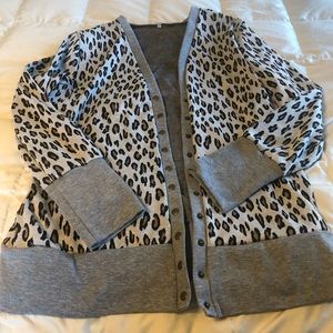 Snap front cardigan in XL